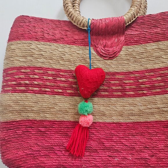 NWOT Artisanal Mexican Woven Straw Bag Pink & Natural with "Corazon" Charm - Picture 3 of 11